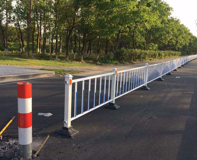道路防護欄多少錢一米-安徽道路防護欄-昌順交通設(shè)施